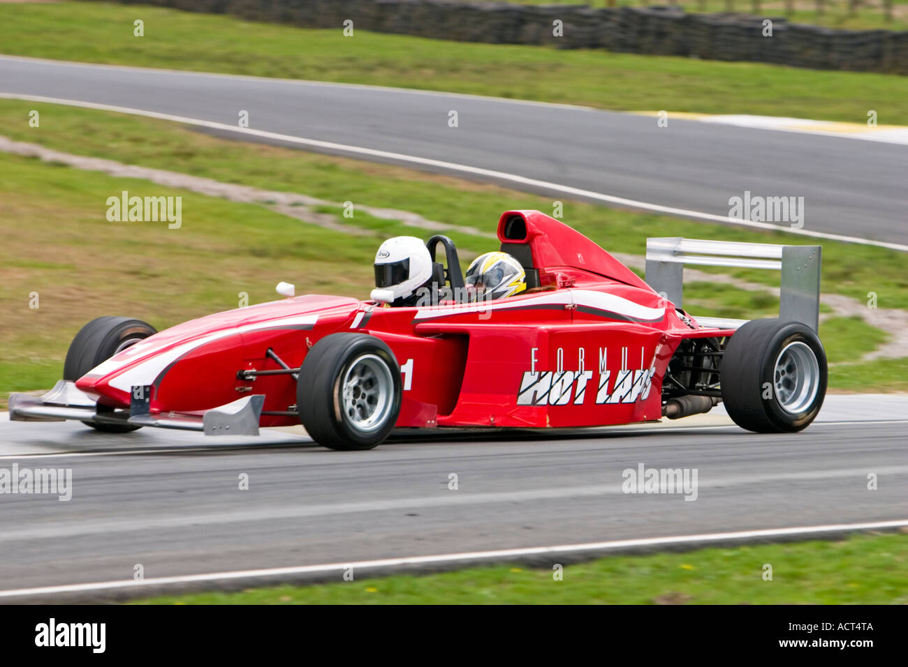 Zwei Sitzer offene Rad Racer Formel heißen Runden Auto am Knockhill Rennstrecke 2006 Stockfoto