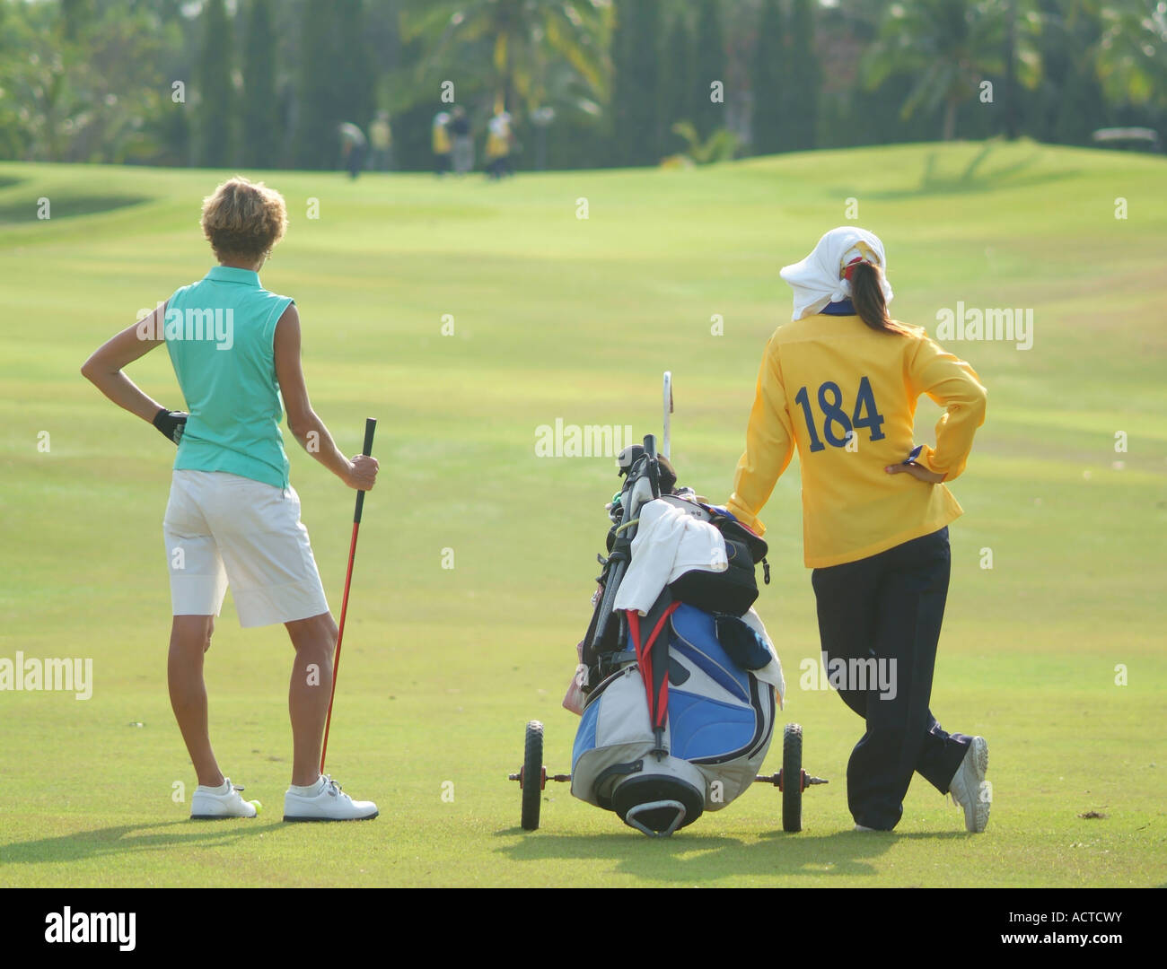 Golfspieler und caddie Stockfoto