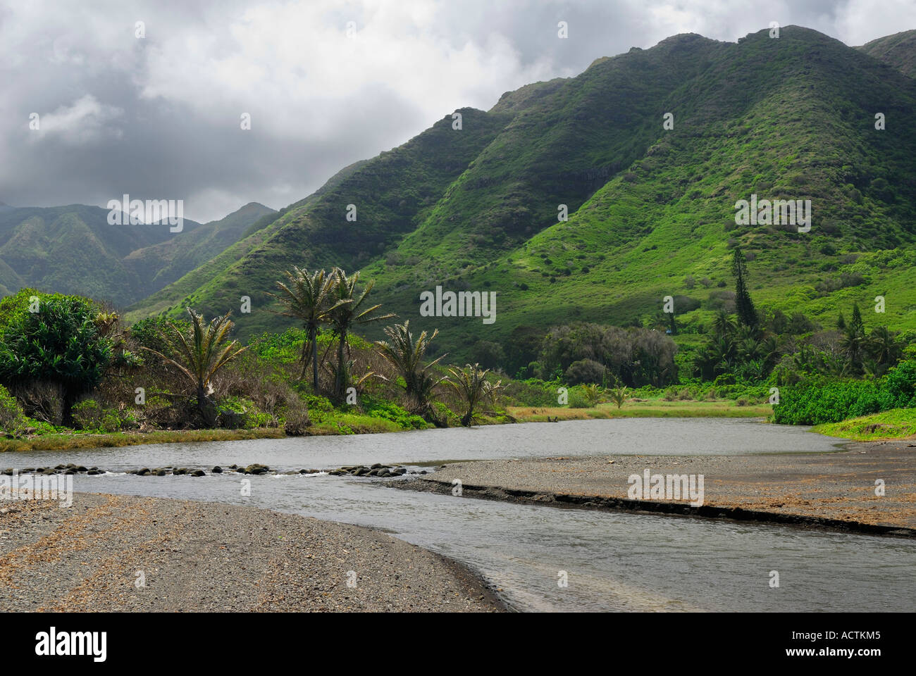 Halawa Valley Bergen und Stream Molokai Hawaii Stockfoto Halawa Valley Bergen und Stream Molokai Hawaii Stockfoto