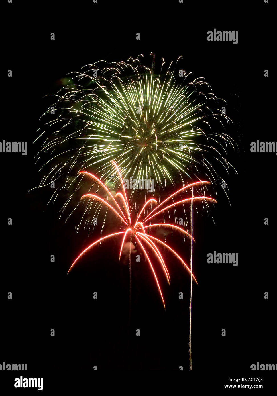 FEIERLICHKEITEN ZUR UNABHÄNGIGKEIT TAG MIT EINEM WUNDERSCHÖNEN FEUERWERK Stockfoto