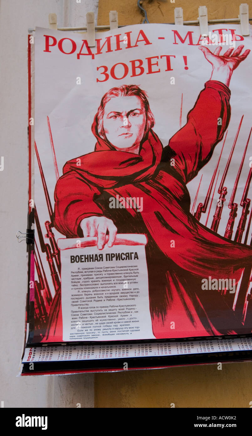 Sowjet-Ära Plakat zum Verkauf an marktüblichen Andriyvsky Theatergebäude Kiew Kiew Ukraine Stockfoto