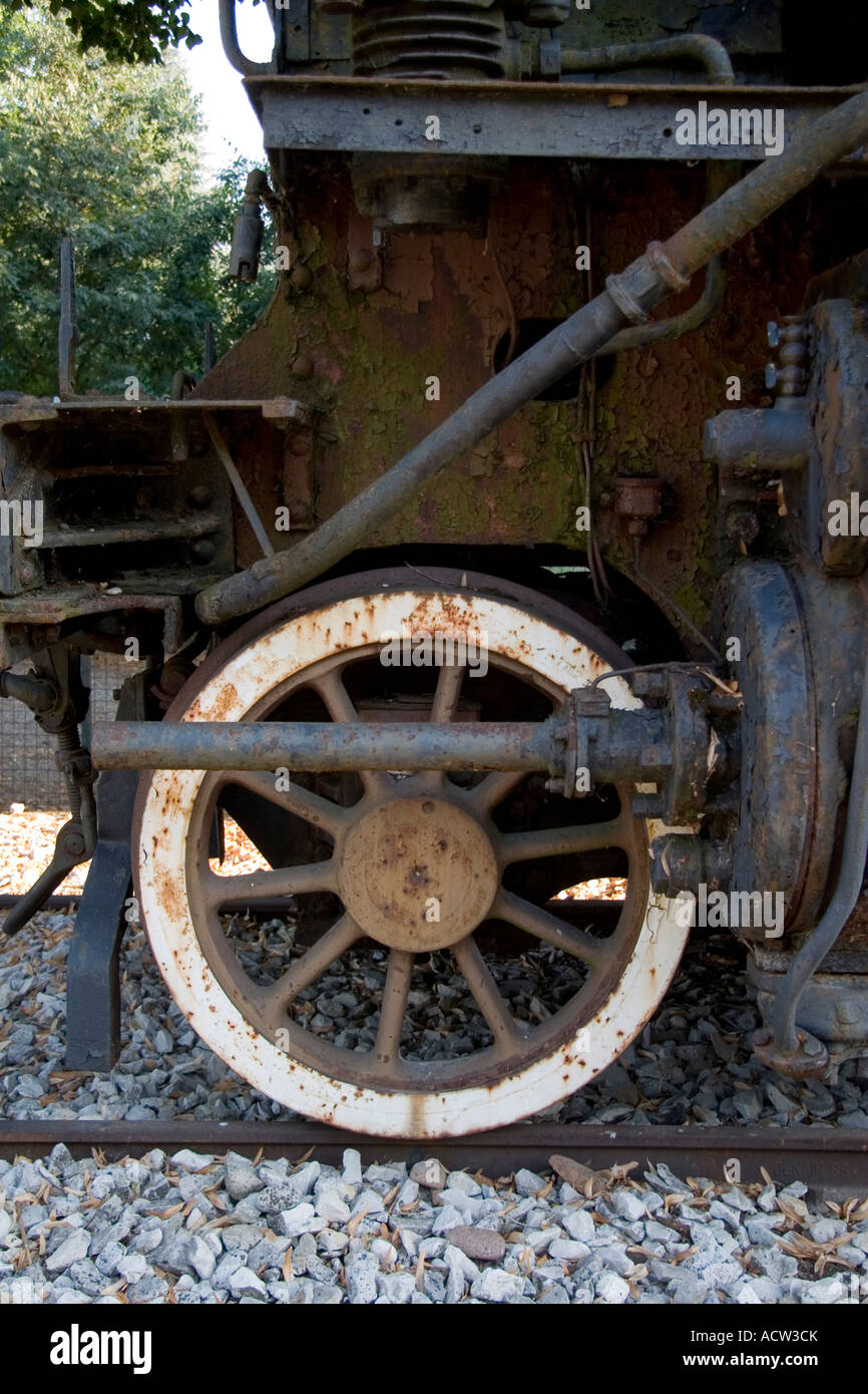 Lokomotive, Motor, Schiene trainieren alt, transportieren, Dampf, antik, Rost, Nahaufnahme, Eisen-Track, Räder, Kiesel, schmutzig Stockfoto