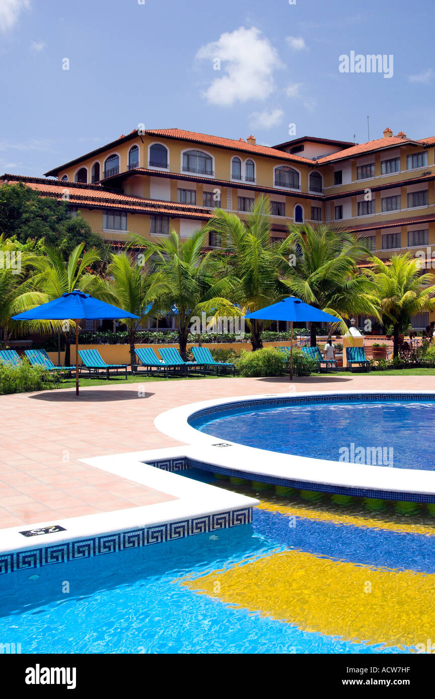 Das Melia Hotel und Schwimmbad in Colon Panama Stockfoto