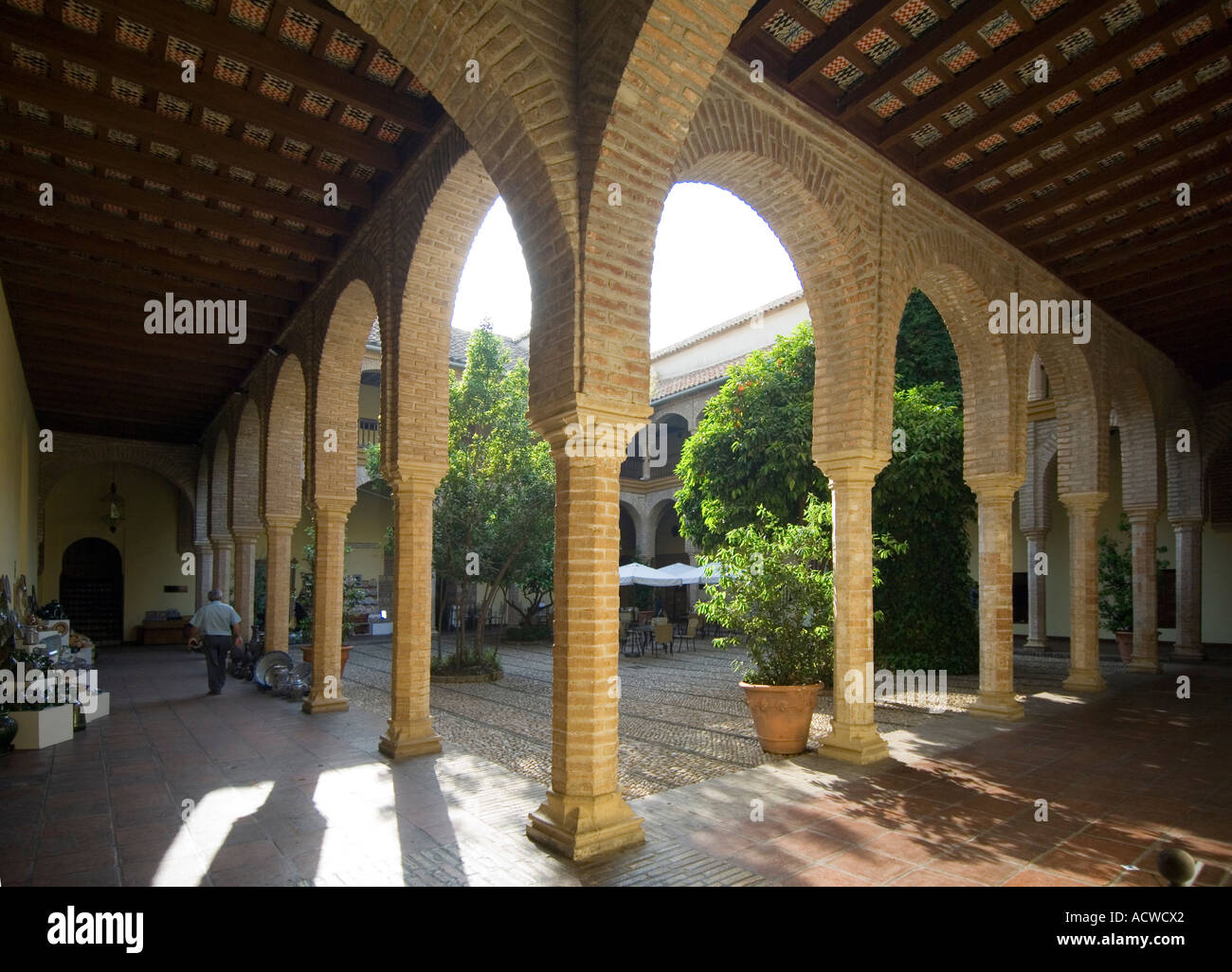 Der Innenhof des alten bischöflichen Palastes in Córdoba, Andalusien, Andalucia, Spanien Stockfoto