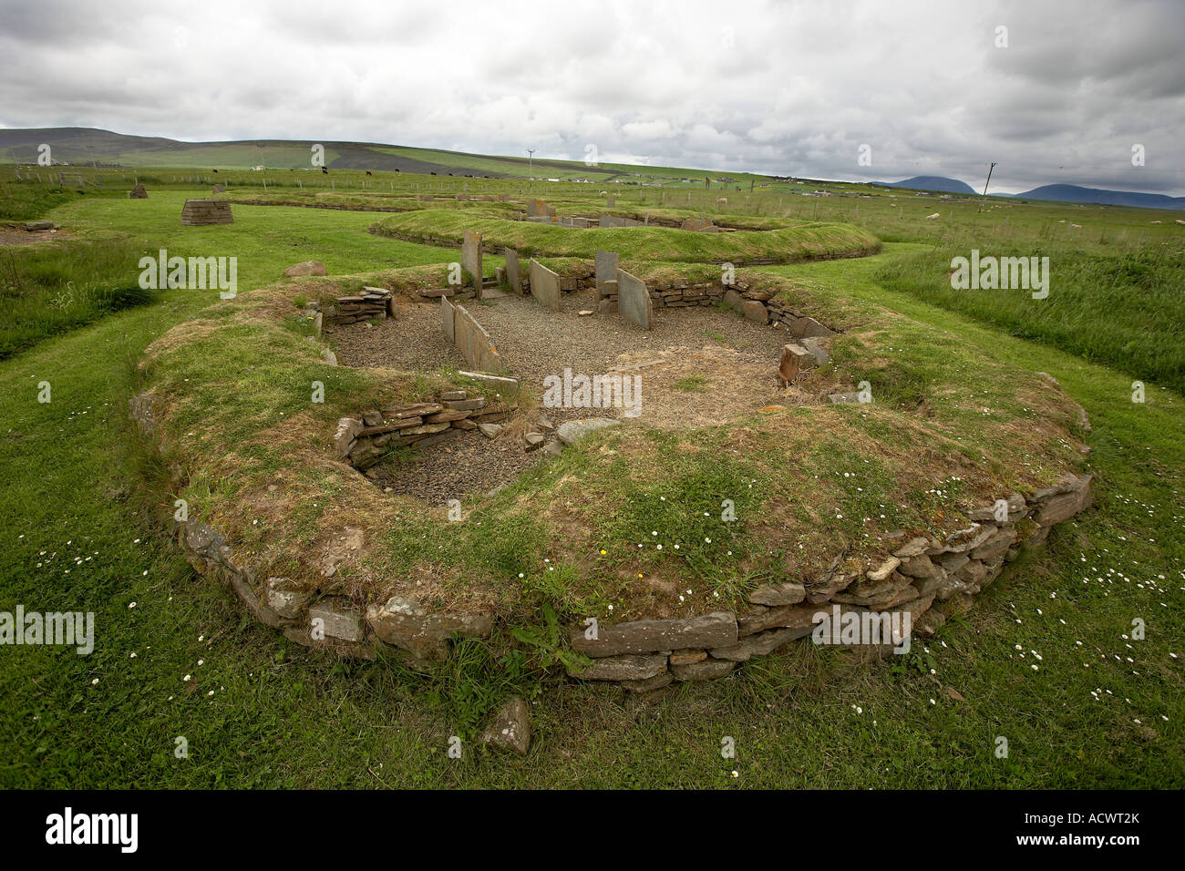 Eines der kleinen Häuser im Dorf Barnhouse neolithische Siedlung am Ufer des Loch Harray Orkneyinseln Schottland Stockfoto