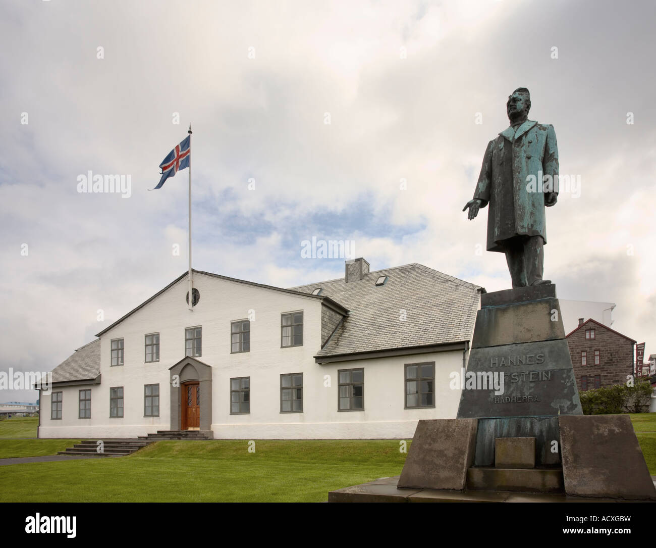 Statue von Hannes Hafstein vor des Premierministers Büro, Stjornarradshusinu, Laekjartorg, Reykjavik, Island Stockfoto