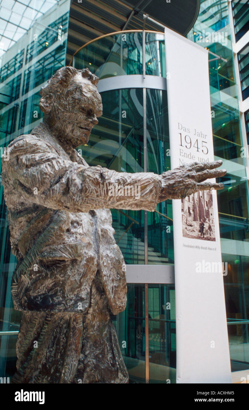 Willy Brandt Skulptur Berlin Stockfoto Bild 7569156 Alamy