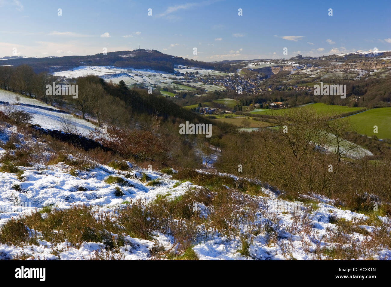 Blick über das Derwent-Tal in Richtung Cromford von oben Starkholmes Dorf in Derbyshire Peak District England Großbritannien Stockfoto