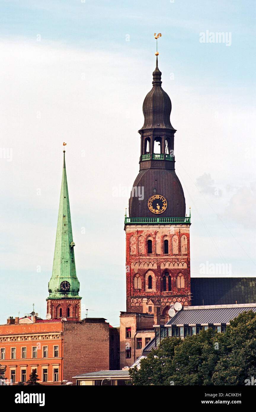 Glockentürme der St. Jacobs Church und der Doma Kathedrale in Riga, Lettland Stockfoto
