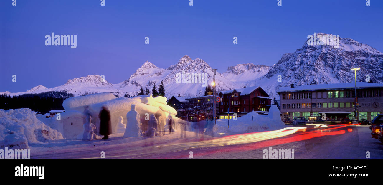 Schweiz-Arosa Weihnachten Krippe Eisskulpturen Twilight Panorama Stockfoto