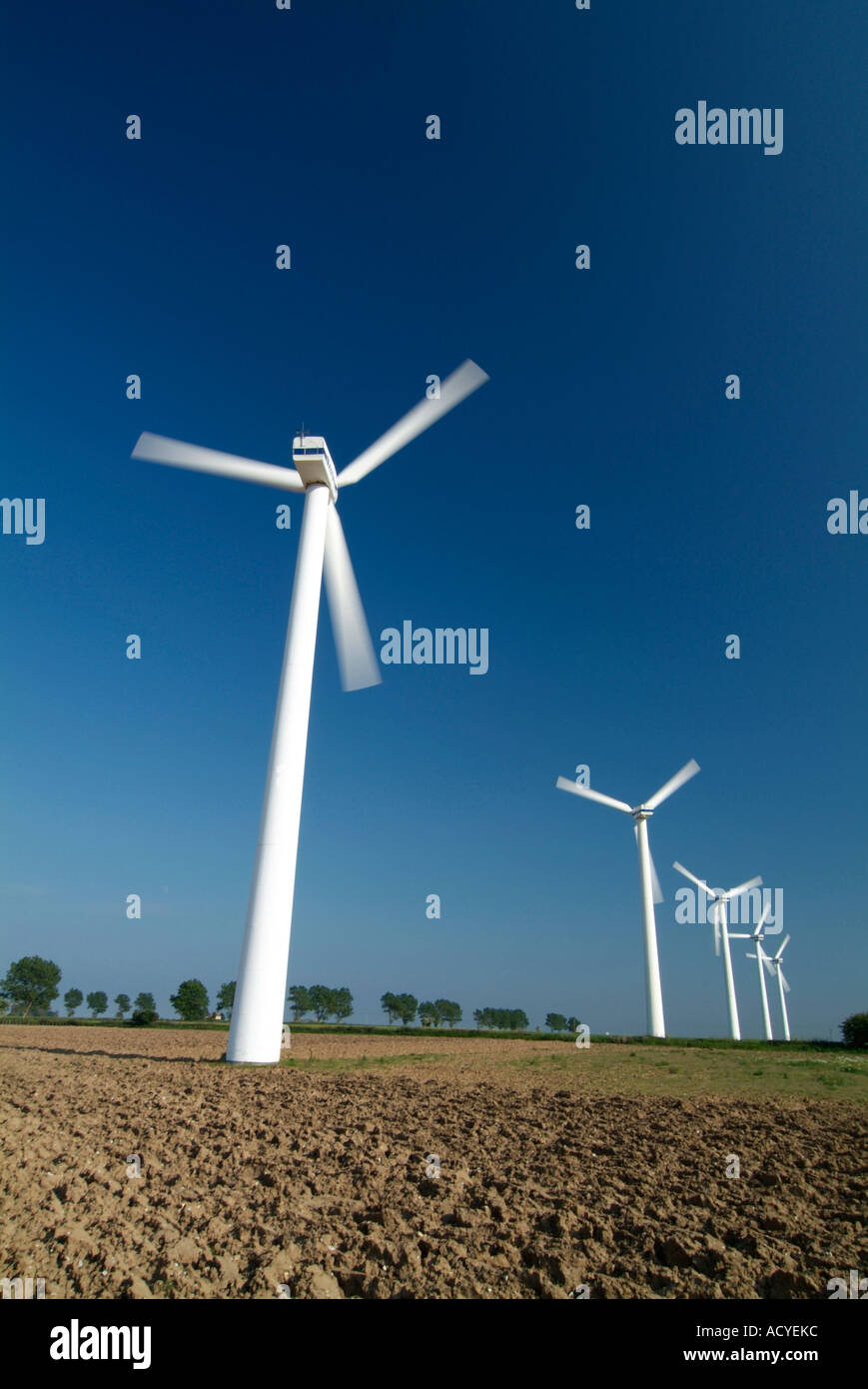 Windgeneratoren an Blut Bauernhof Hembsby Norfolk in England Stockfoto