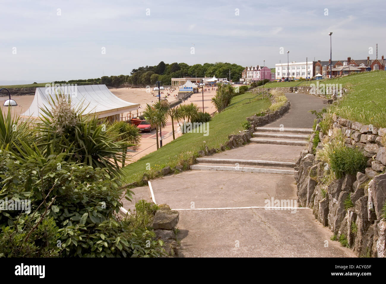 Wales Glamorgan Barry Insel Promenade und Whitmore Bay Strand Stockfoto