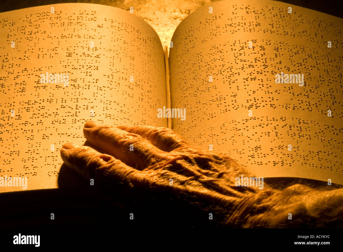 Braille-Buch für blinde Stockfoto