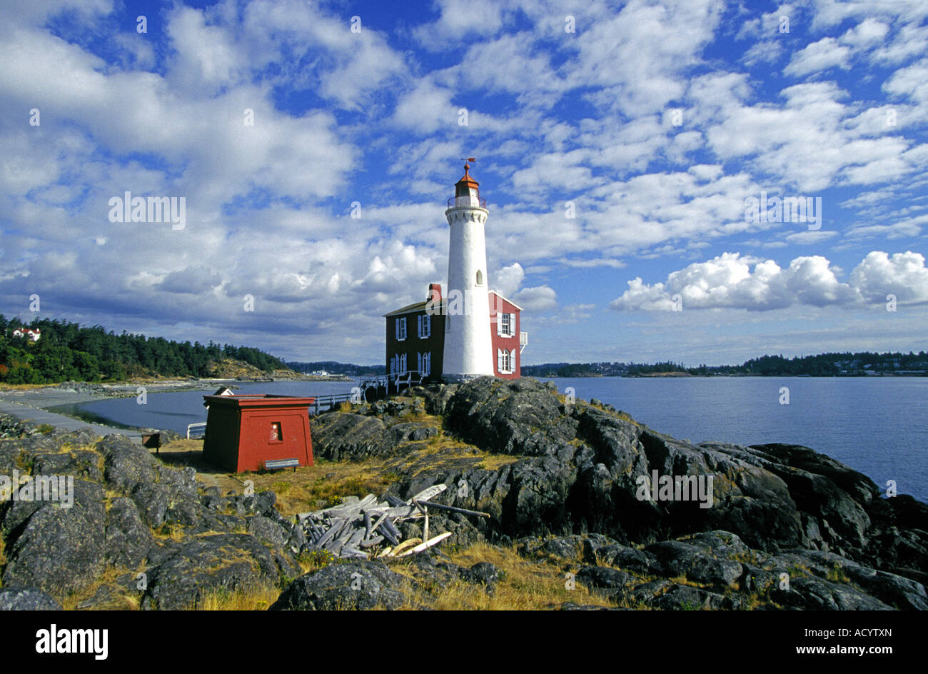 CITY OF VICTORIA: Ein Blick auf den historischen Fisgard Leuchtturm am Fort Rodd Hill, Victoria British Columbia. Stockfoto