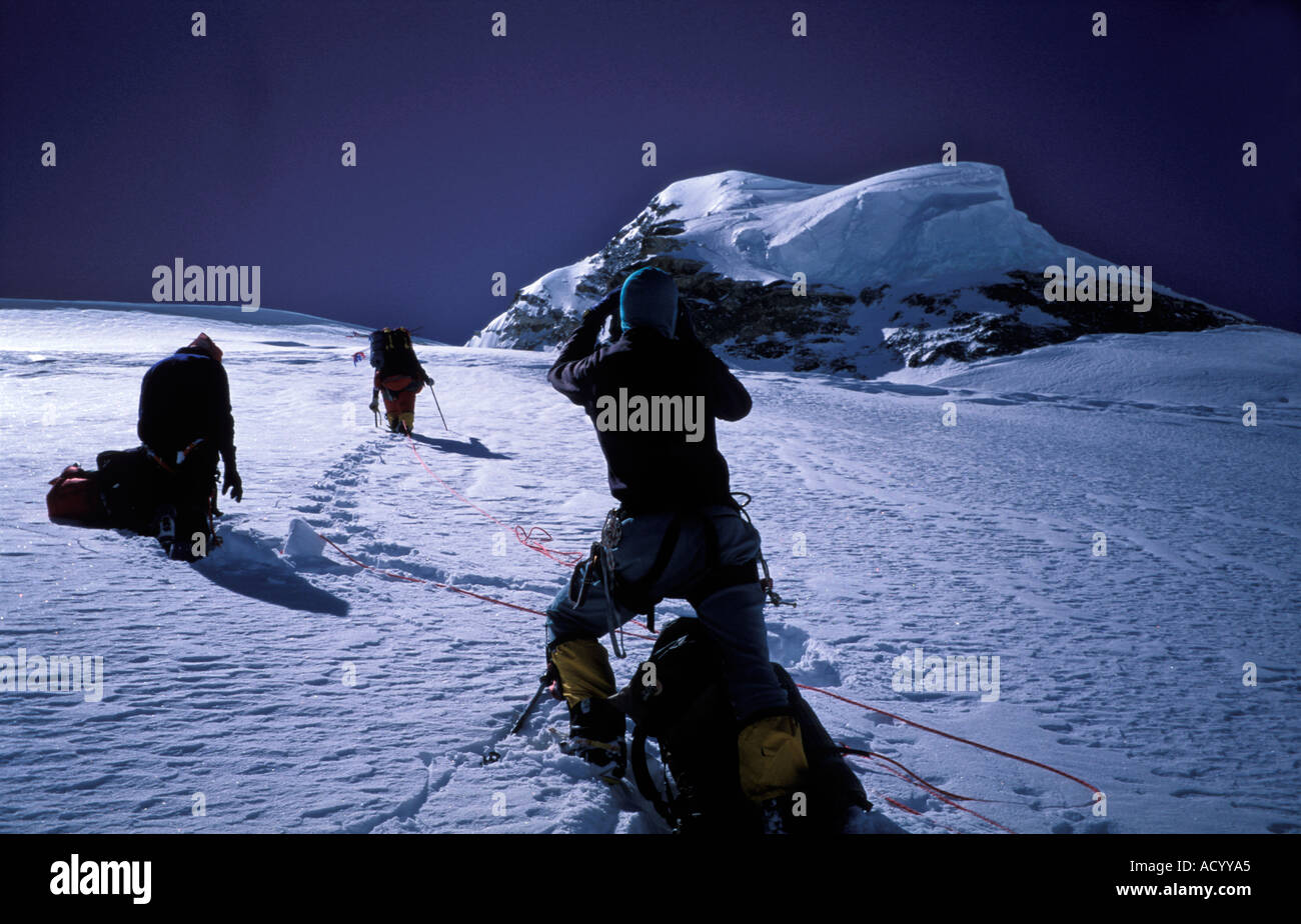 K2-Himalaya Bergsteiger auf 7900 m Stockfoto