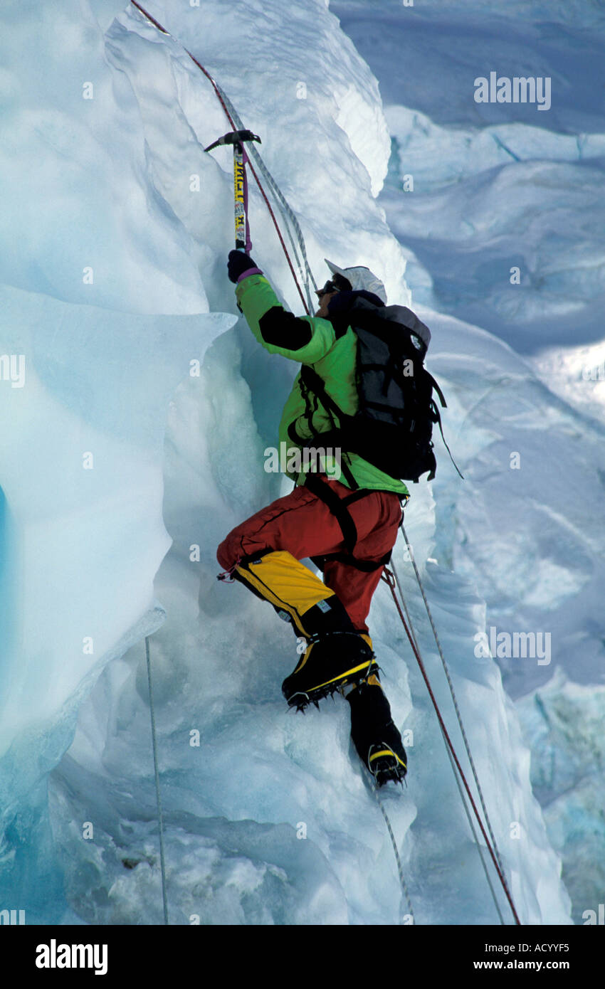 Bergsteiger auf den Khumbu-Eisbruch Lhotse Nepal Stockfoto