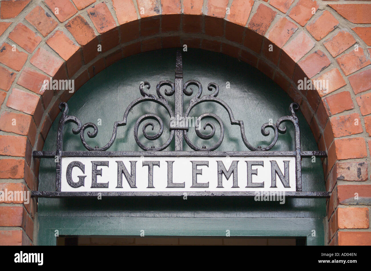 Melden Sie für Gentlemens Toiletten Beamish Museum County Durham England Stockfoto