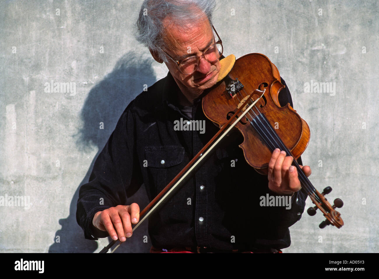 Fiddler unterhaltsam auf den Straßen von St. Augustine Florida USA Stockfoto