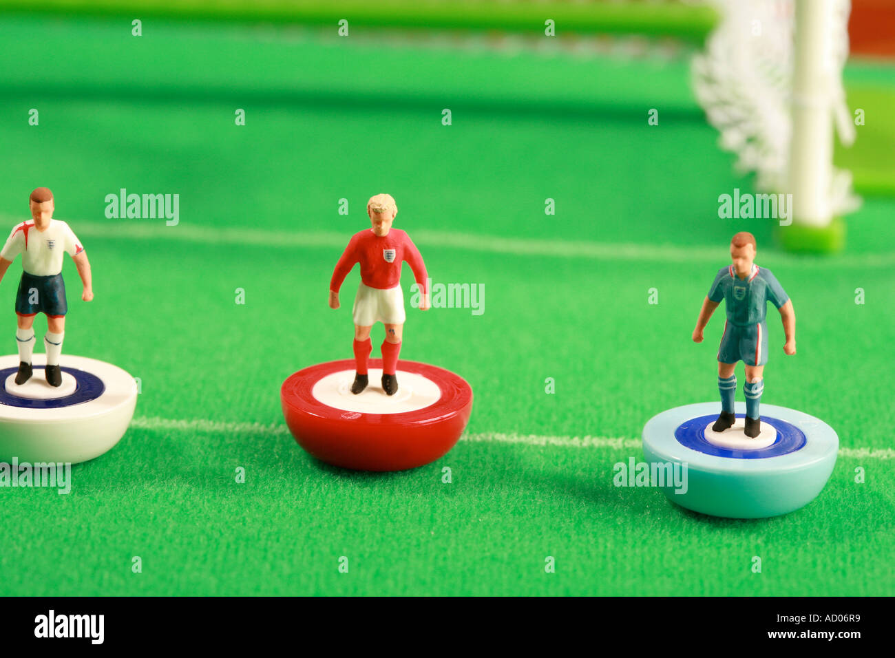 Subbuteo Spieler in Englands Farben Stockfoto