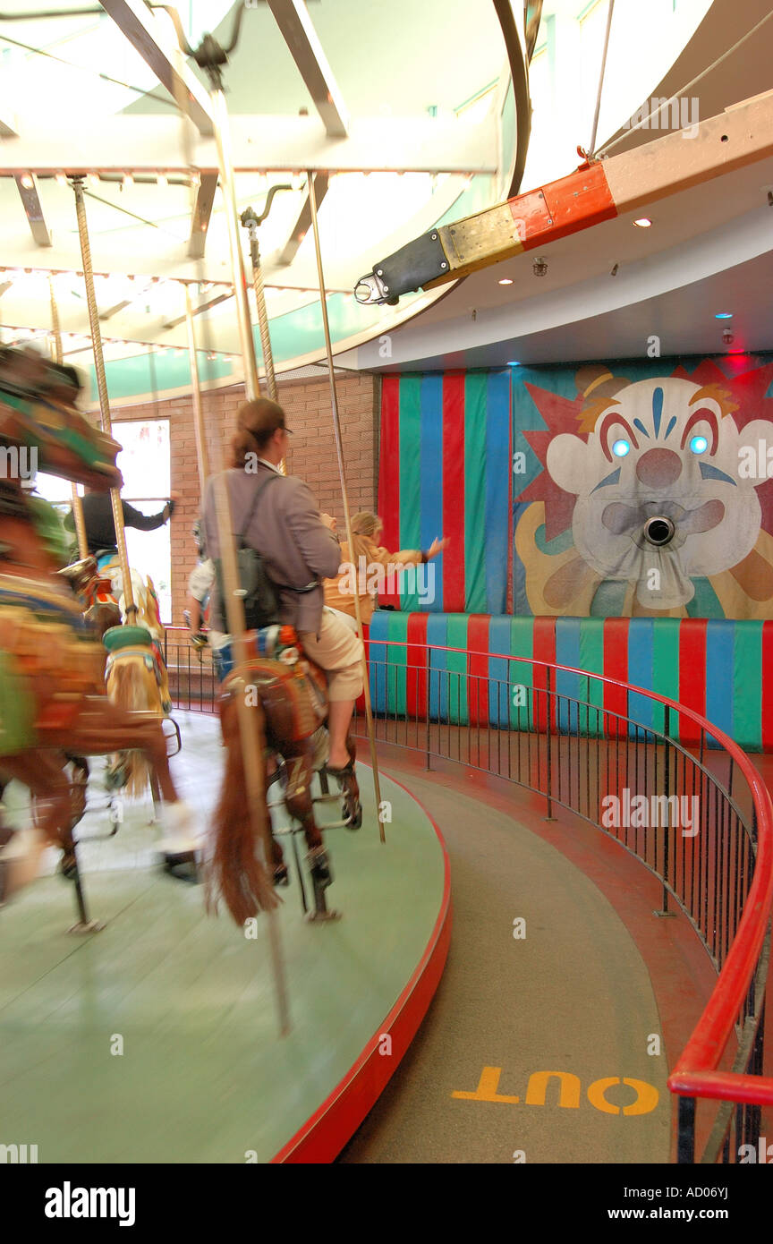 Ring Toss auf der Merry Go round Karussell Builit 1911 durch Charles I D Looff an der Promenade von Santa Cruz Kalifornien USA Stockfoto