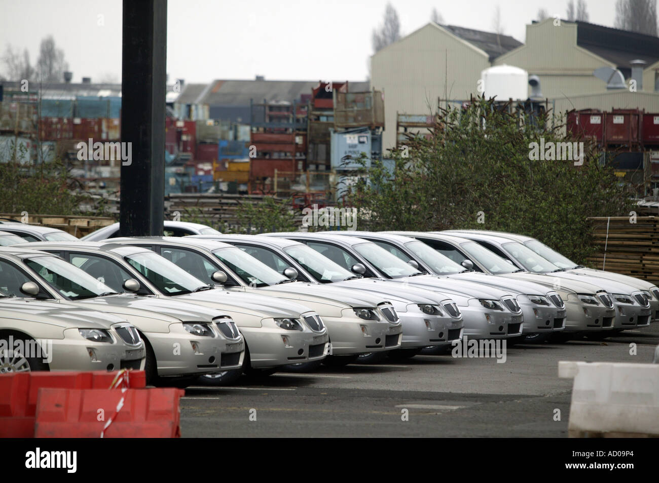 Eine Reihe von neuen Autos im MG-Rover-Werk Longbridge Birmingham UK 1. Mai 2004 Stockfoto
