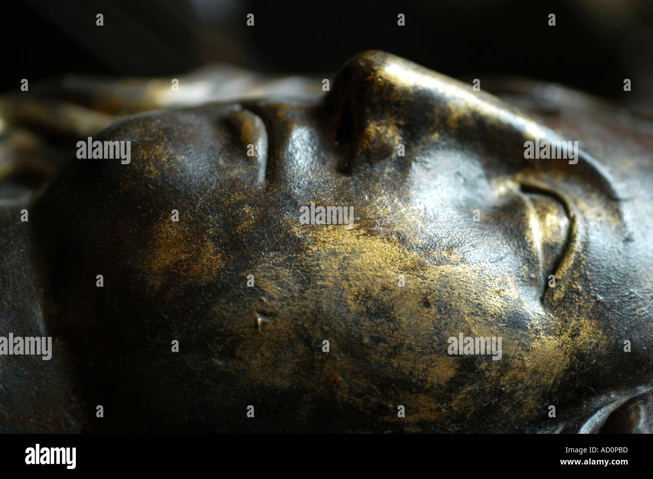 Königin Eleanor der Olivenölseife, Detail. Original Bronze Grab Bildnis von William Torel. England, 1291-1293. Stockfoto