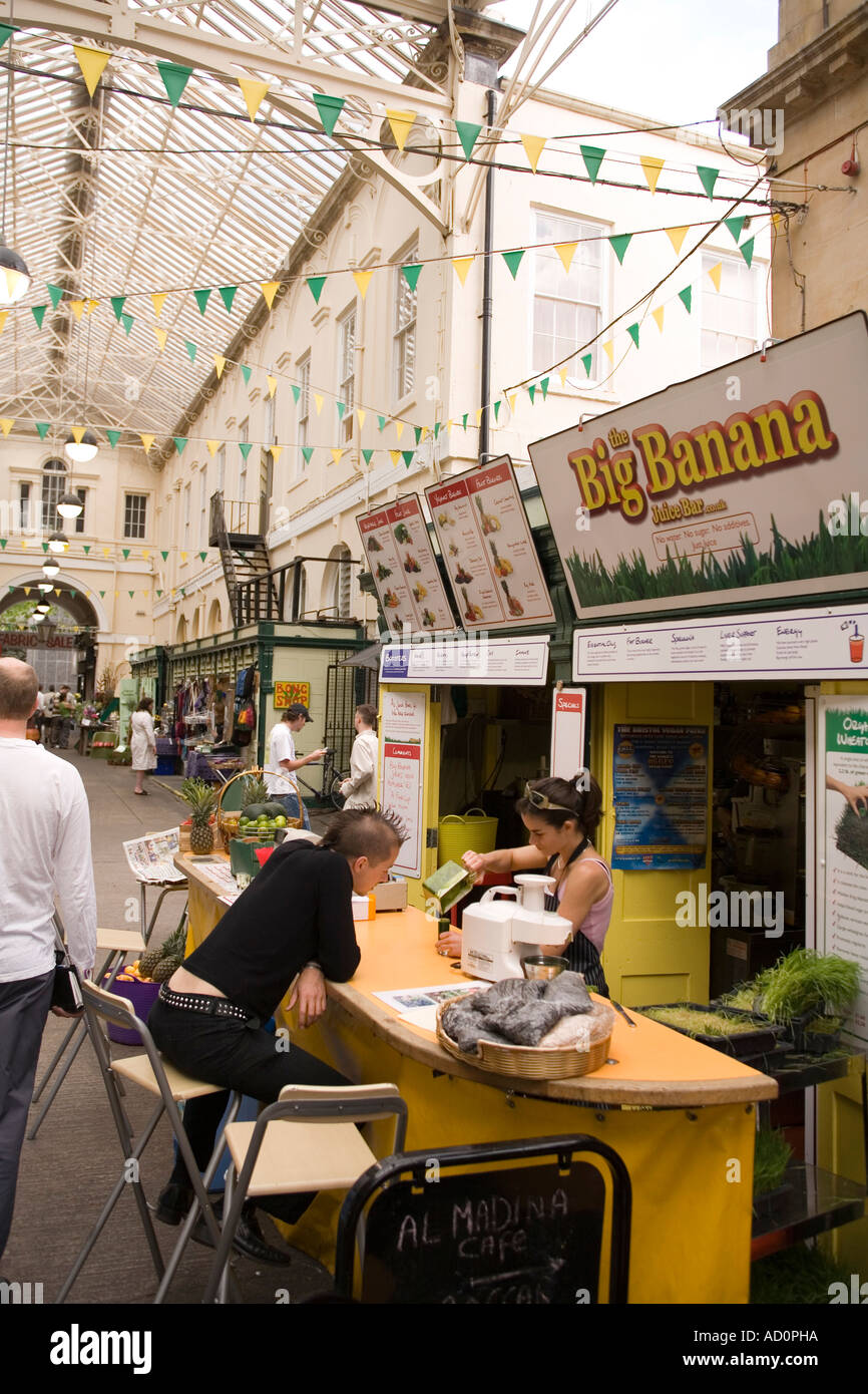 England Bristol St Nicholas Markt Glasgalerie Weizengras-Saft stall Stockfoto