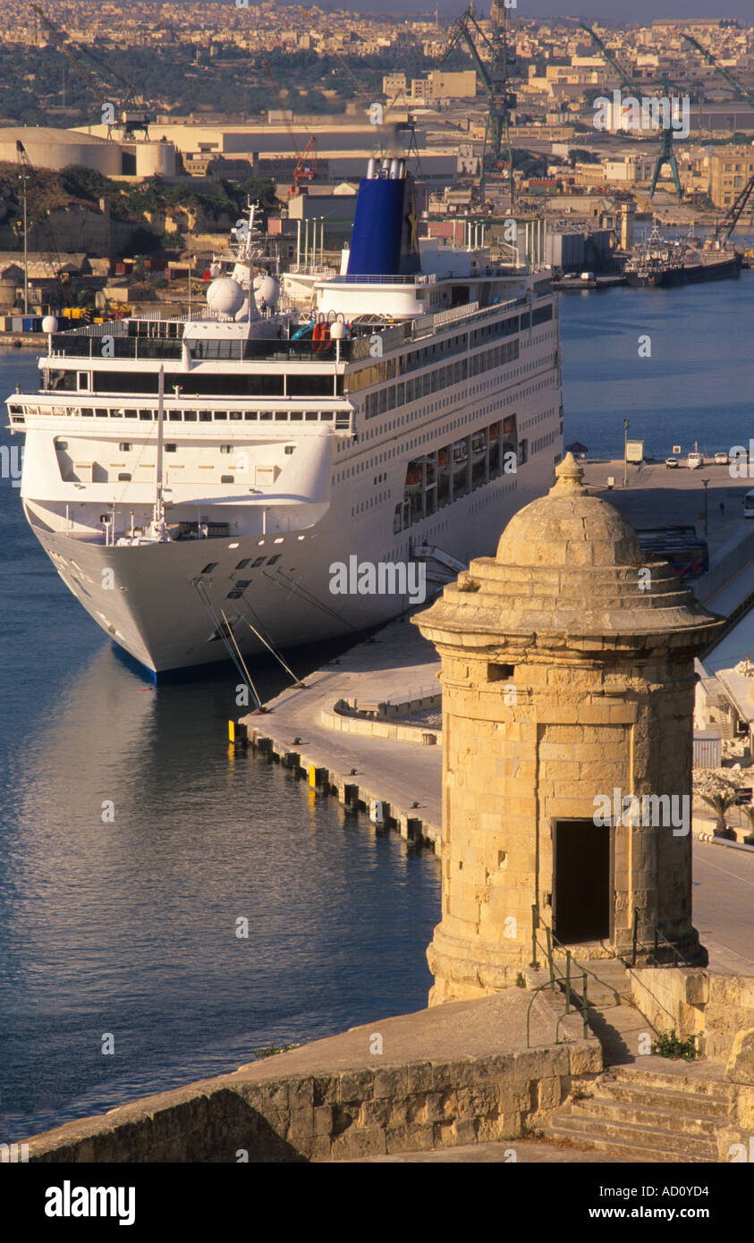 Wachposten und Passagier Schiff Grand Harbour Valletta Malta Stockfoto