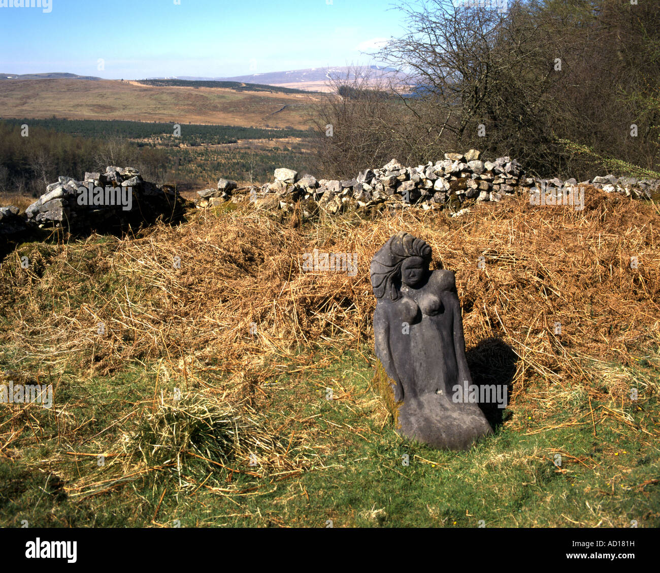 Neben Taff Trail in der Nähe von Llwyn Onn Reservoir Merthyr Tydfil Südwales Skulptur Stockfoto