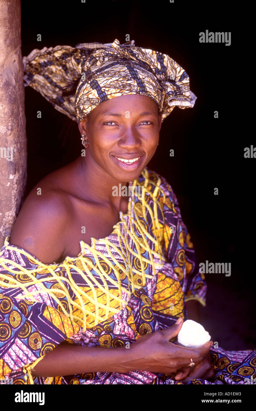 Gambia, Zeichen, afrikanisches Dorf Frau Stockfotografie - Alamy