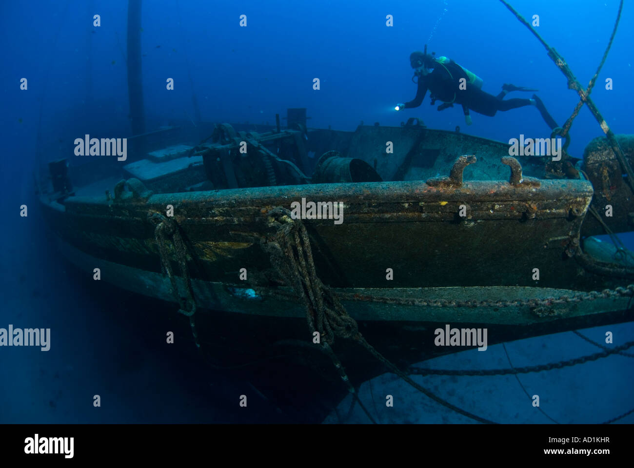 Schiffbruch in Maui, Hawaii, Unterwasser, Taucher, blaues Wasser, klares Wasser, Tiefe, Ozean, Meer, Tauchen, Stockfoto