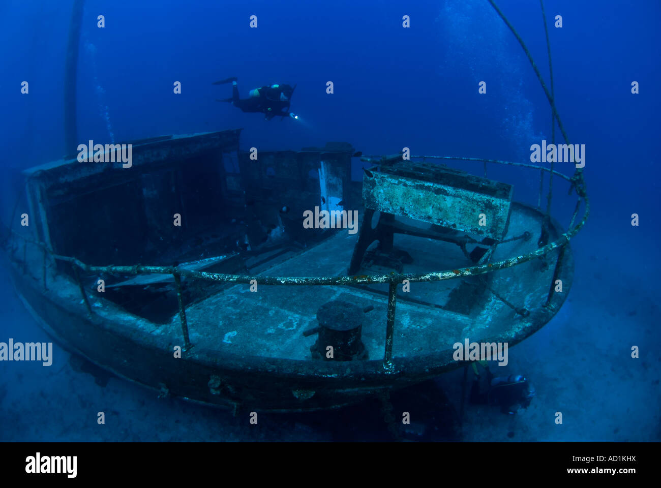 Schiffbruch in Maui, Hawaii, Unterwasser, Taucher, blaues Wasser, klares Wasser, Tiefe, Ozean, Meer, Tauchen, Stockfoto