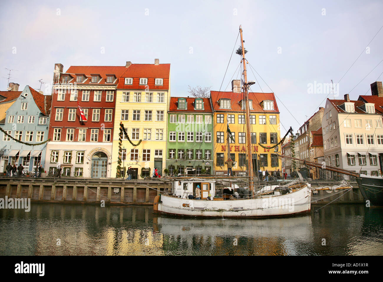 Boot in den Hafen in Kopenhagen Stockfoto