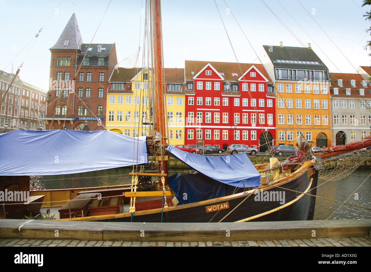 Boot im alten Hafen in Kopenhagen Dänemark Stockfoto