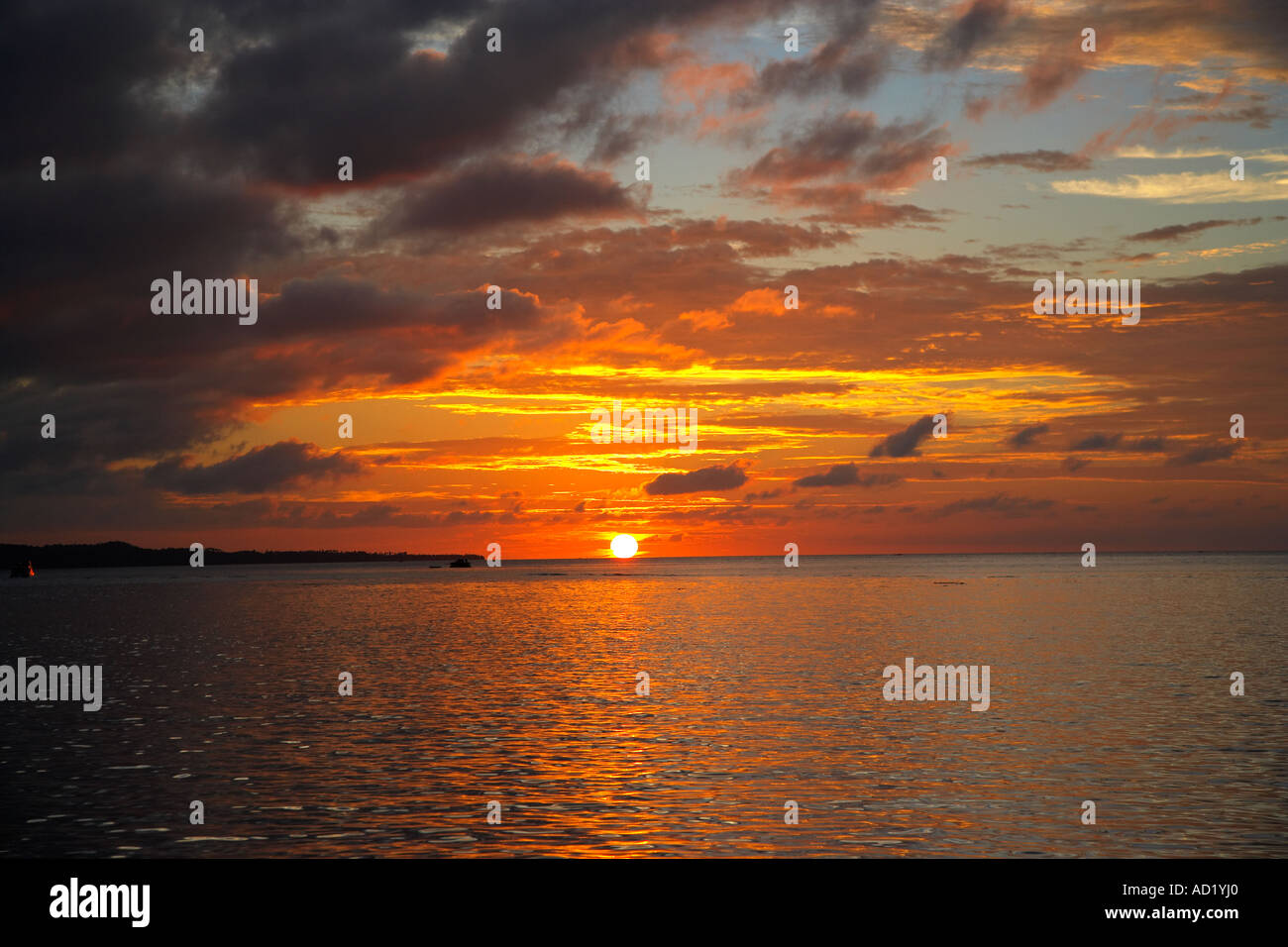 Sonnenuntergang in Nord-Sulawesi, Indonesien Stockfoto