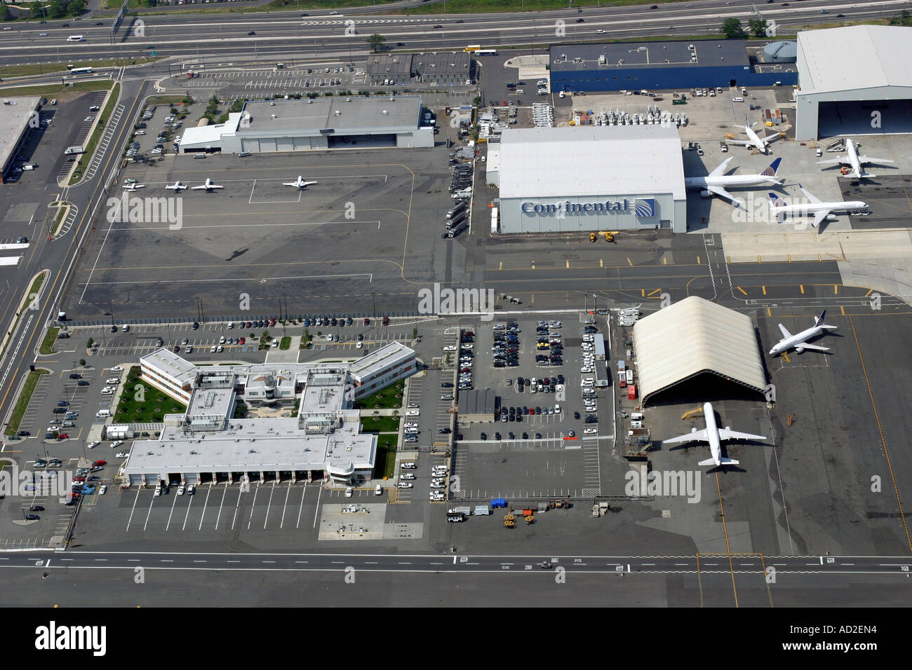 Luftaufnahme der erste kommerzielle Fluggesellschaft Betrieb am Newark Liberty International Airport, Newark, New Jersey, Vereinigte Staaten von Amerika Stockfoto