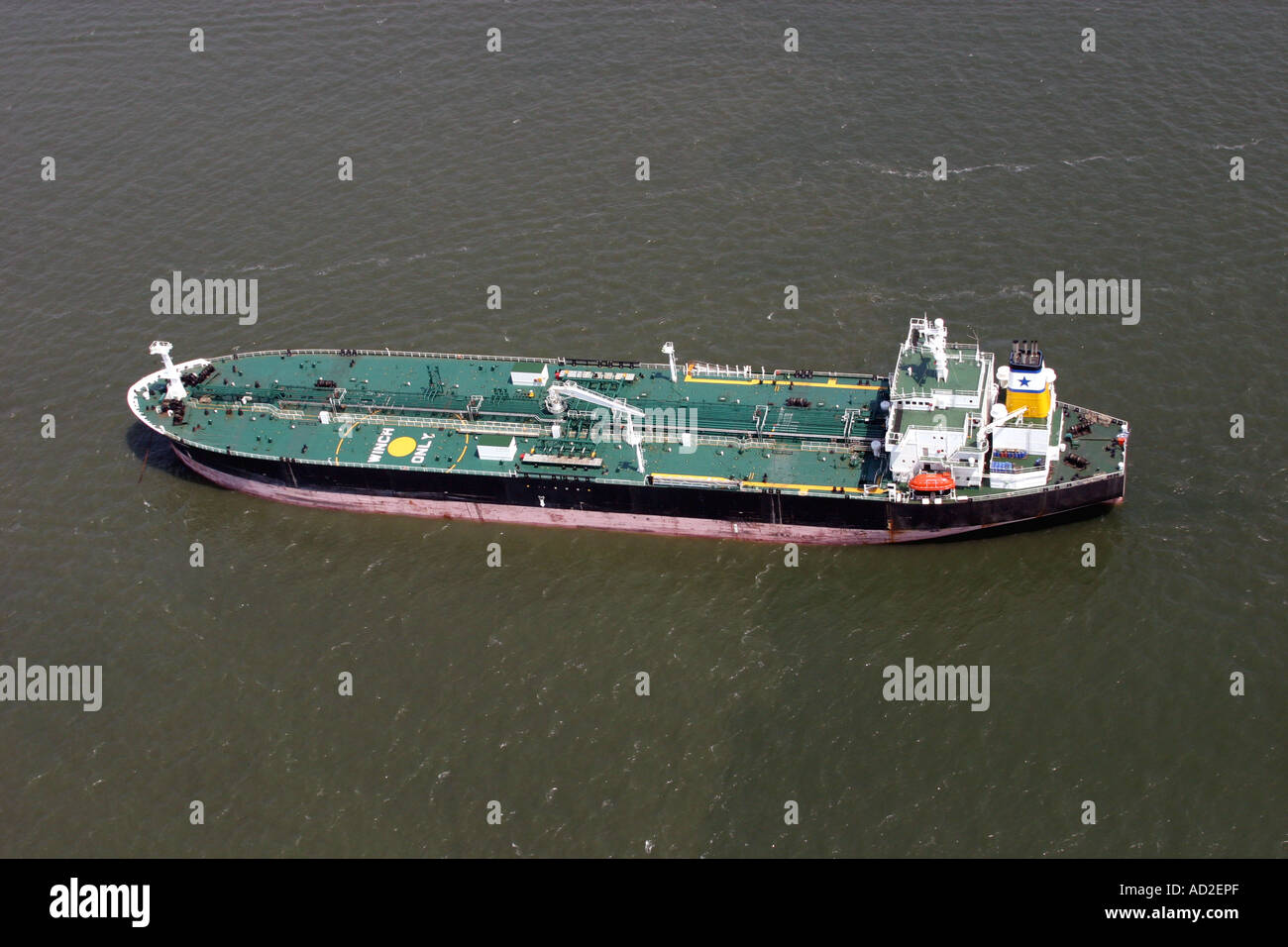 Luftaufnahme des Schiffes auf New York Bay, New York, Vereinigte Staaten von Amerika Stockfoto