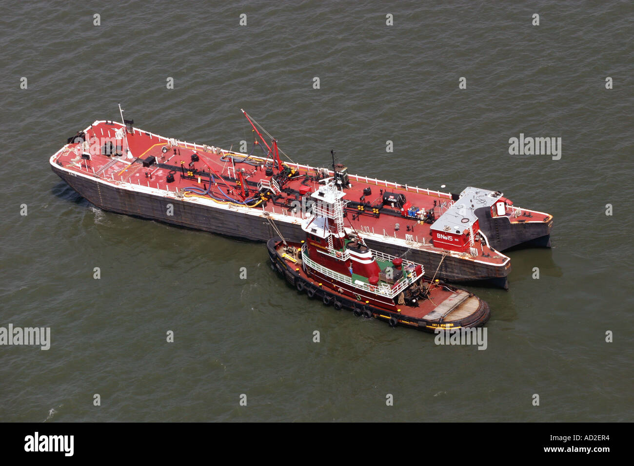 Luftaufnahme des Schiffes auf New York Bay, New York, Vereinigte Staaten von Amerika Stockfoto