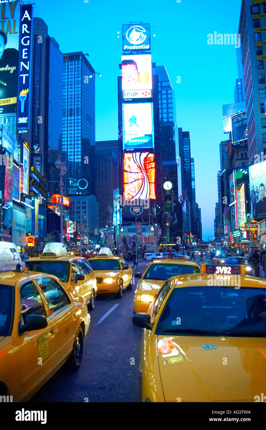 New York, gelbes Taxi, Taxi, Bewegung, Bewegungsunschärfe, Farbe, Auto, Straße, Rad, Licht, Bewegung. New York Sceen. Taxi streetYello Stockfoto