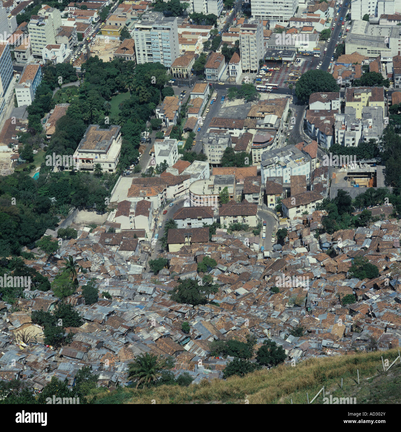 Rio De Janeiro Brasilien. Eine Favela, wachsen sie an den Rändern der Städte Stockfoto