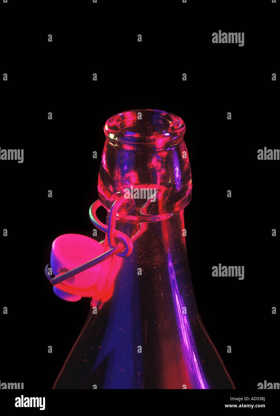 Buntes Glas Flasche Detail abstrakte Closeup Studio Stillleben Stockfoto