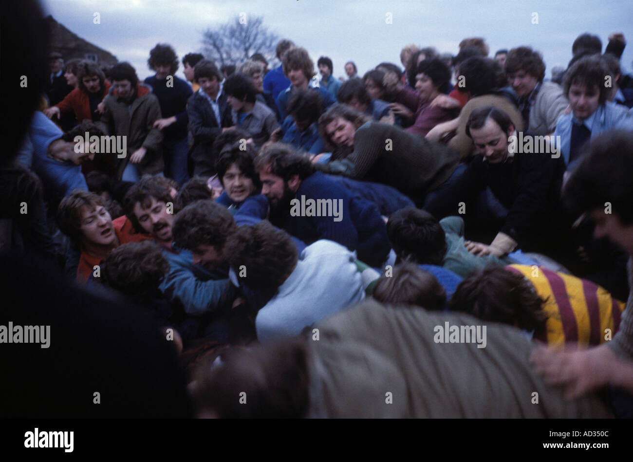 The Sway The Haxey Hood Game Haxey Lincolnshire England Großbritannien 1970s HOMER SYKES Stockfoto