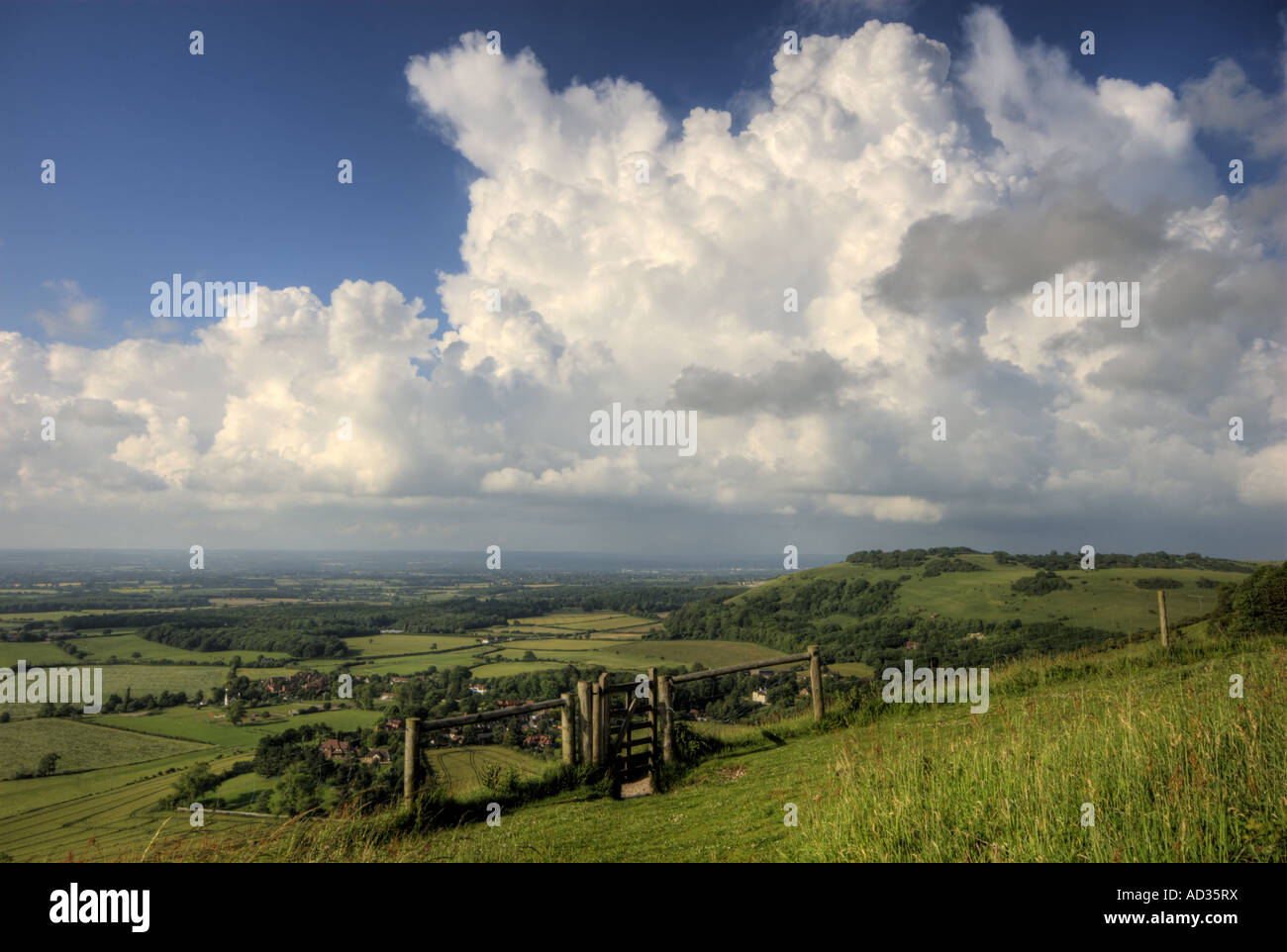 DONNER WOLKEN DEVILS DYKE WEST SUSSEX ENGLAND GROßBRITANNIEN VEREINIGTES KÖNIGREICH Stockfoto