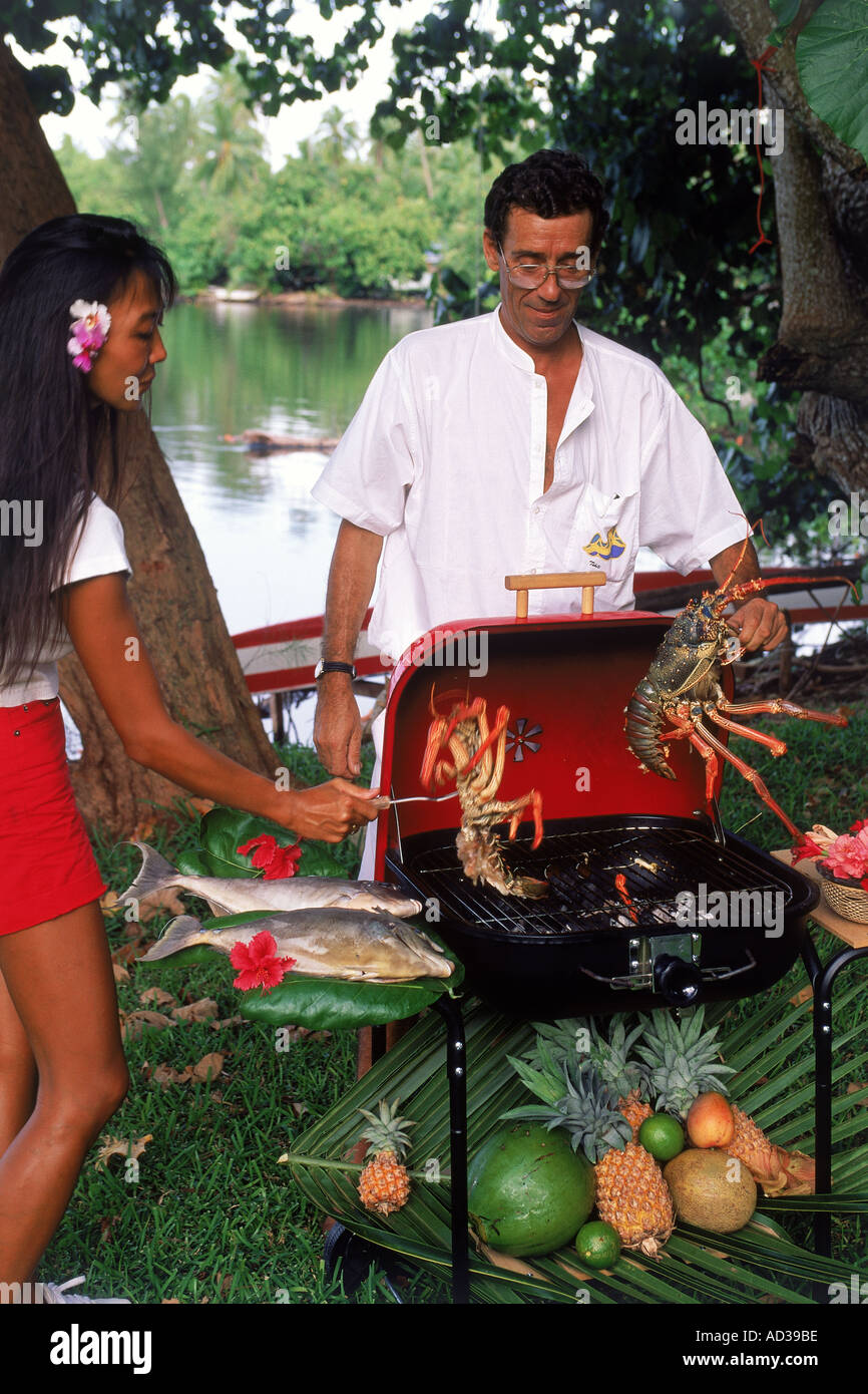 Gegrillten frischen Hummer und Fisch am Grill in Französisch-Polynesien Südsee Stockfoto