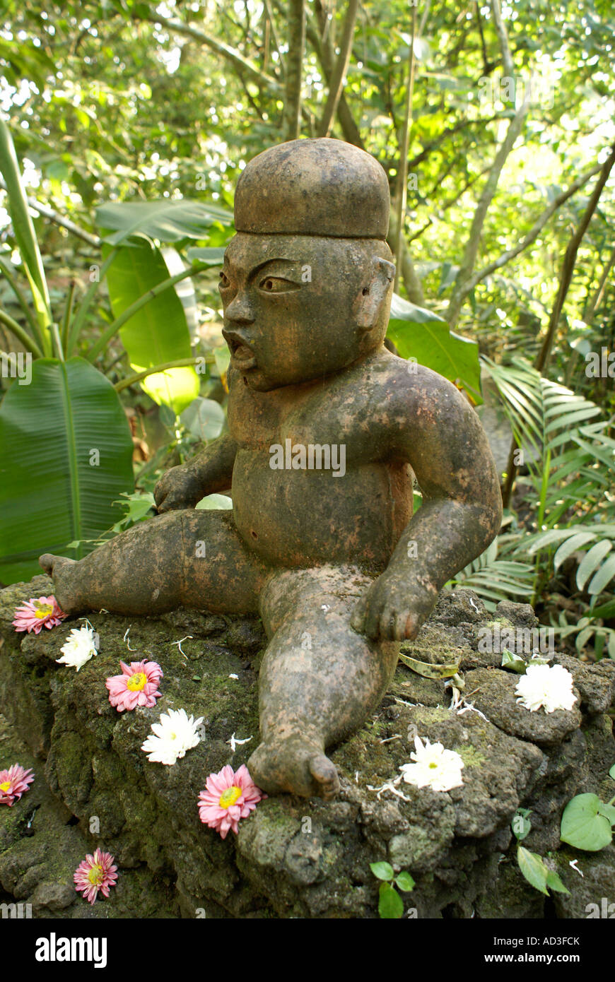 Replik der Olmeken Statue an der Reserva Ecologica de Nanciyaga am See Catemaco Veracruz Mexiko Stockfoto