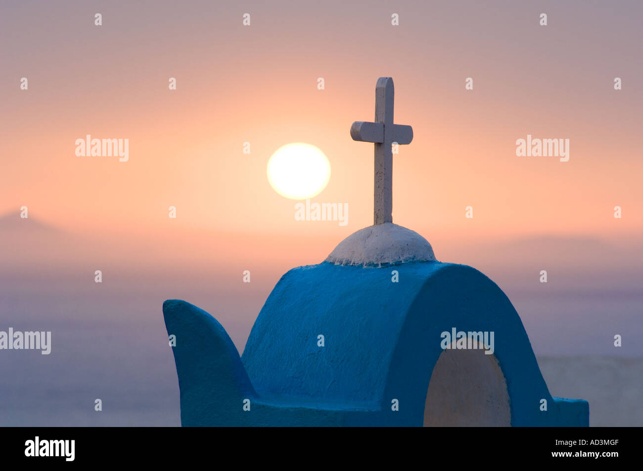 Sonnenuntergang über der Ägäis in Oia auf der Insel Santorin in Griechenland Europa Stockfoto