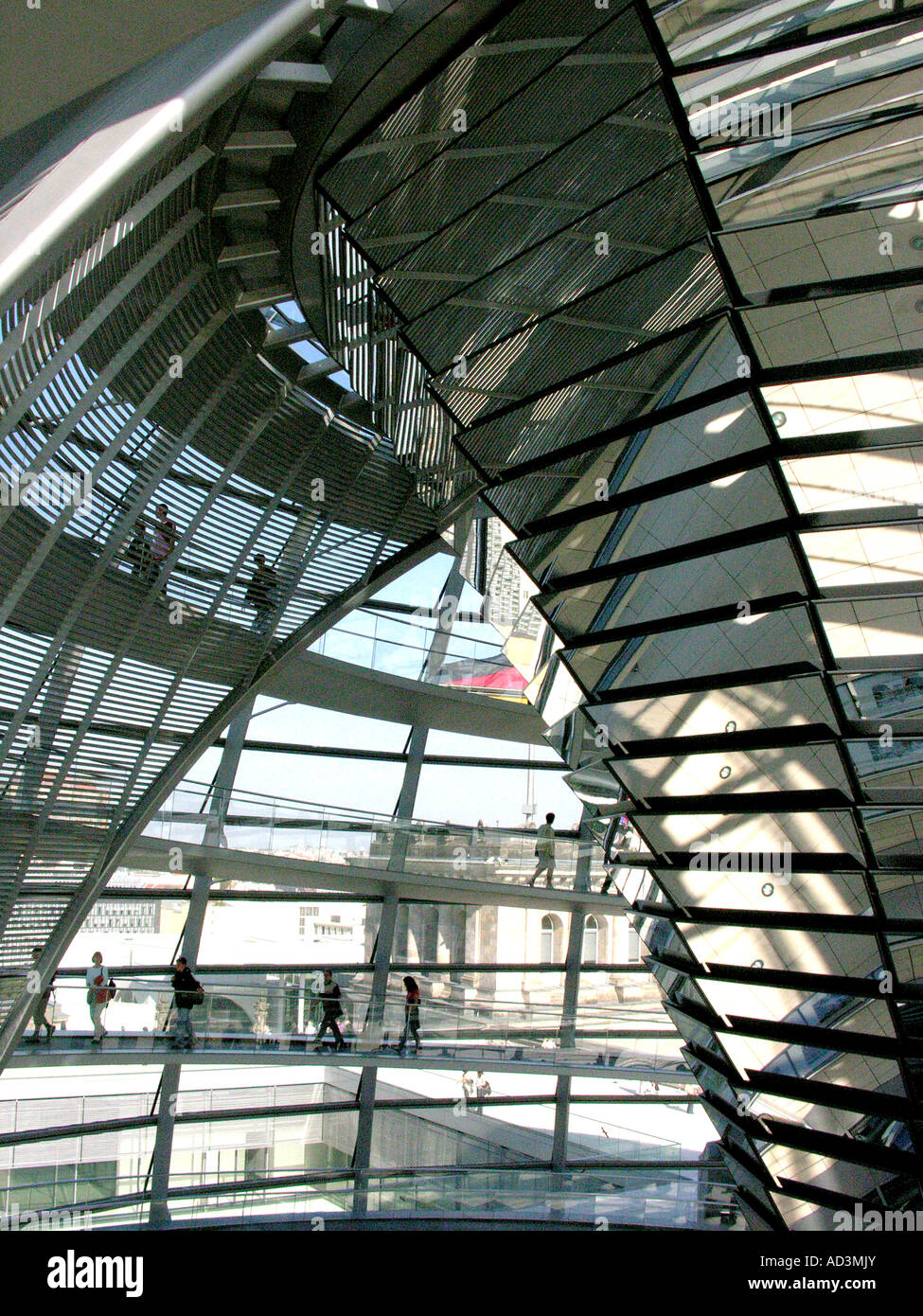 Im Inneren der Reichstag Kuppel erbaut von Architekt Norman Foster Berlin Deutschland Europa Stockfoto