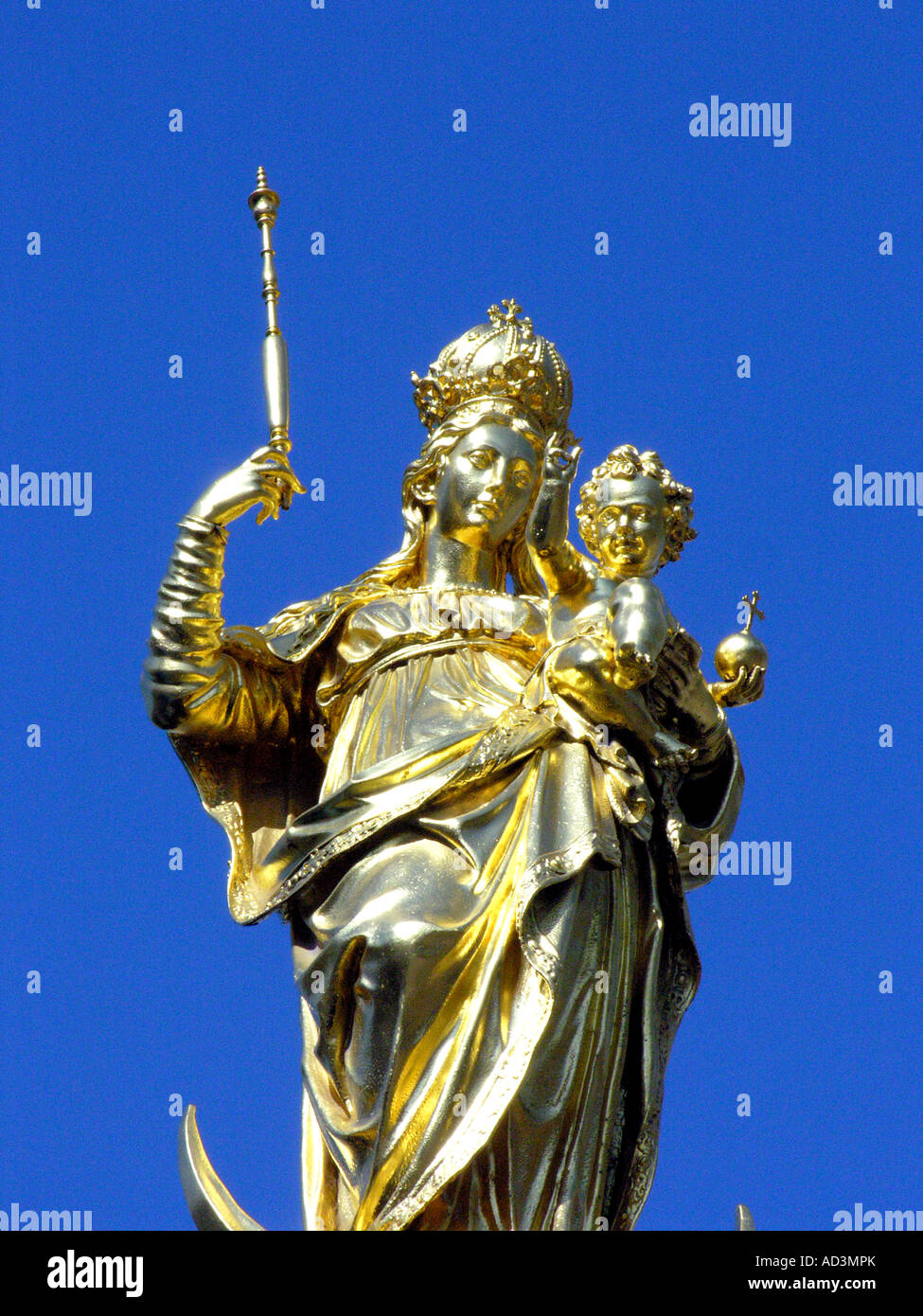 Statue der Maria Maria mit Jesus in der Innenstadt von München Deutschland Europa Stockfoto