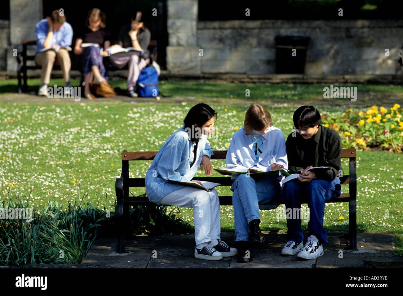 Studierende ans Studium an einer Summer School in Oxford eine beliebte Methode zum Englisch lernen Stockfoto