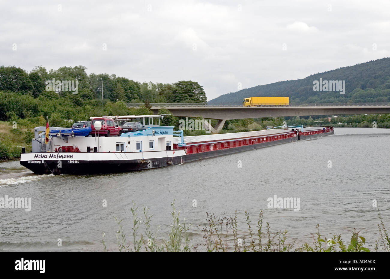 Push-Schlepp auf dem Main-Donau Kanal in der Nähe von Beilngries, Bayern, Deutschland Stockfoto